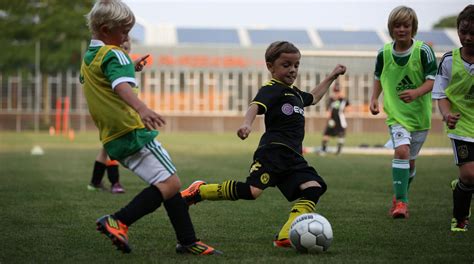 fussballerin nackt|Muschis beim Training! Fußball